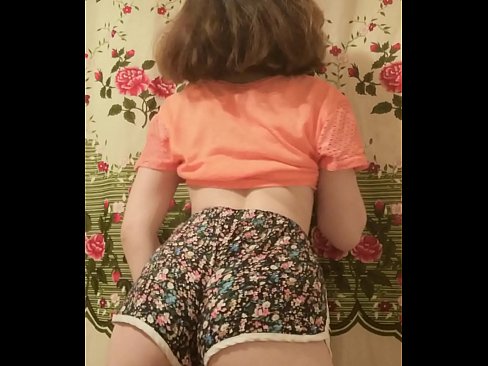 ❤️ Sexig ung babe som strippar av sig sina shorts inför kameran ❤️❌ Anal video at us ﹏