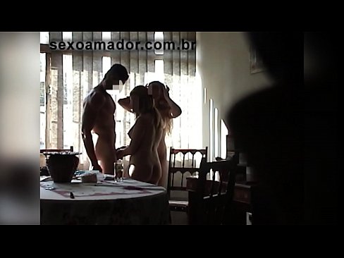 ❤️ Sexvänner bjuder in en gigantisk man och en trekant med honom ❤️❌ Anal video at us ﹏